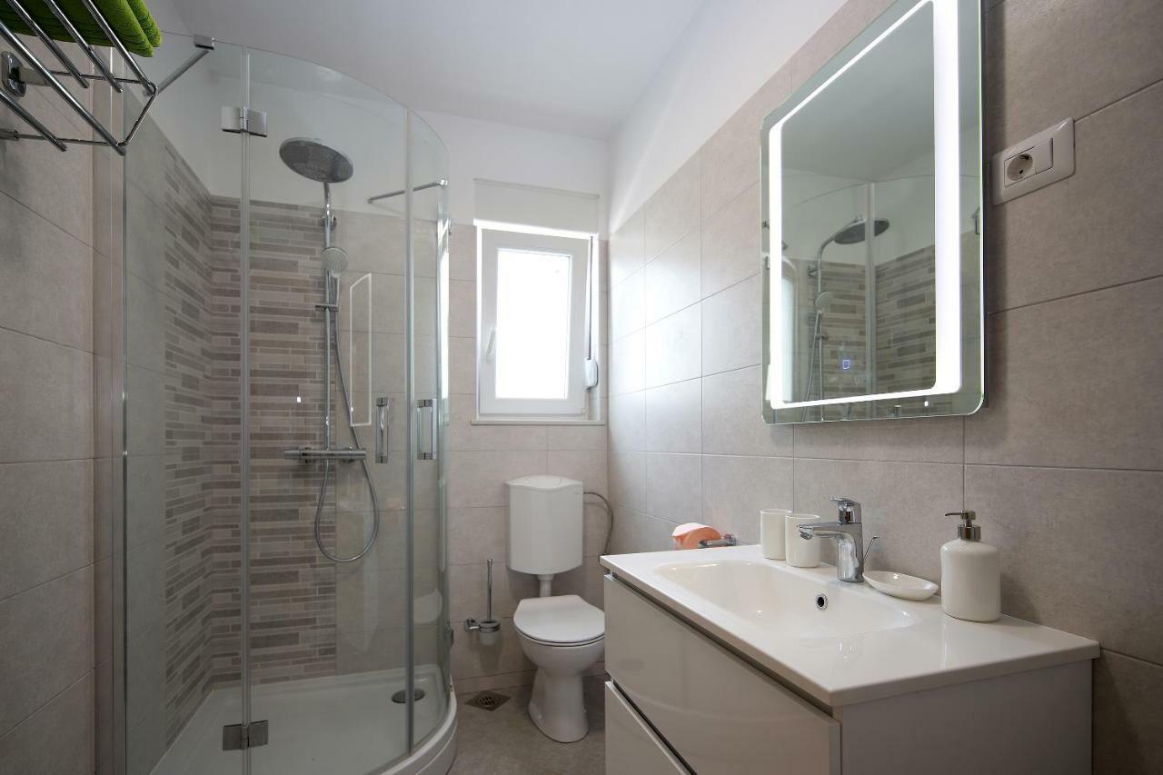 Apartmani Judita Pinezici  Bagian luar foto