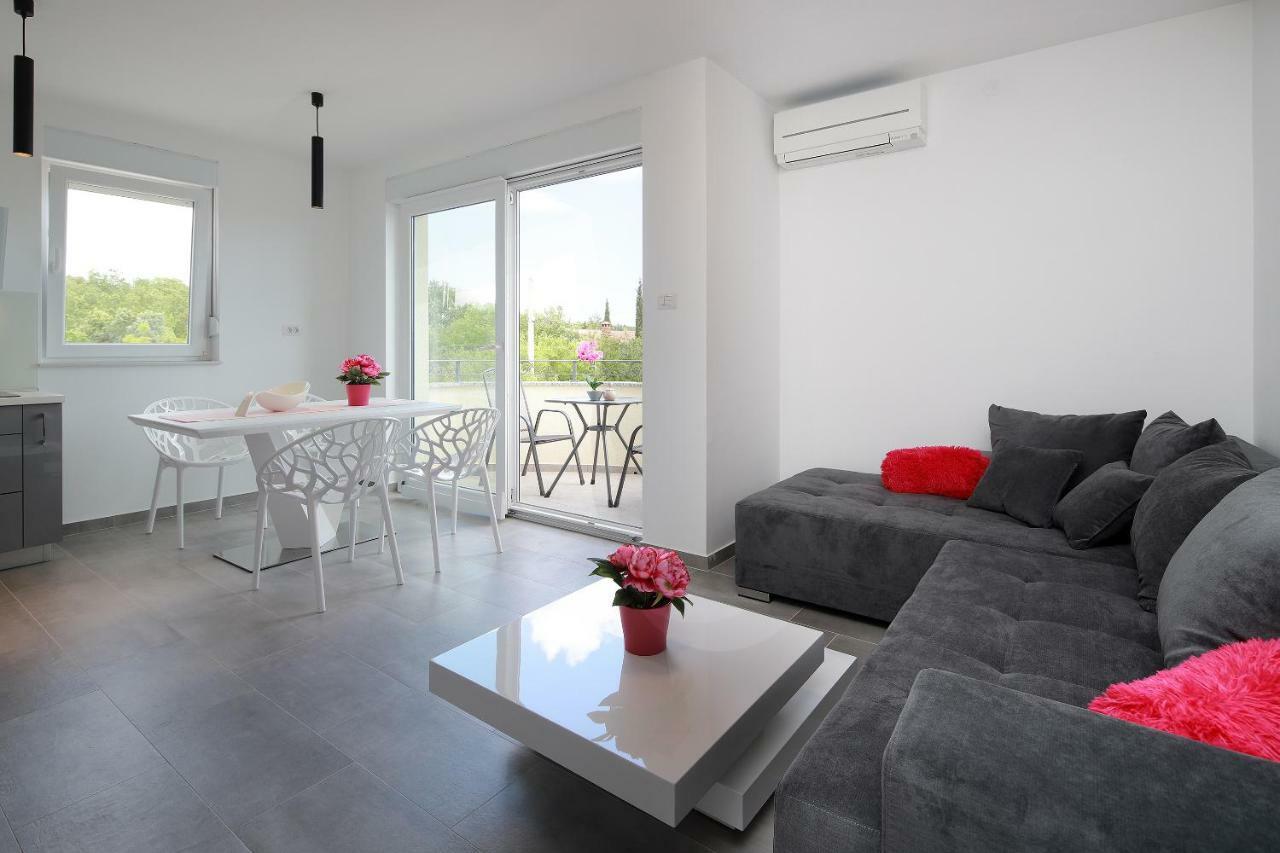 Apartmani Judita Pinezici  Bagian luar foto