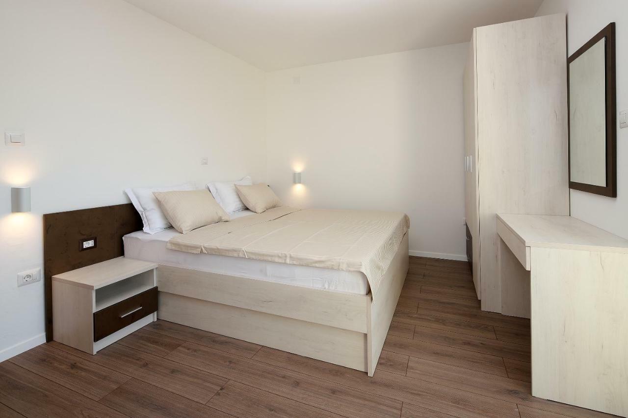 Apartmani Judita Pinezici  Bagian luar foto